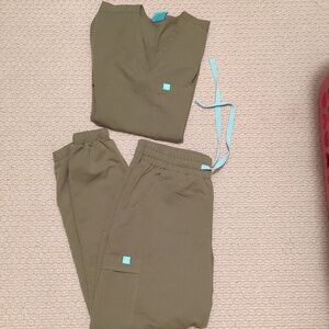 Garde Malade Army Green scrub set